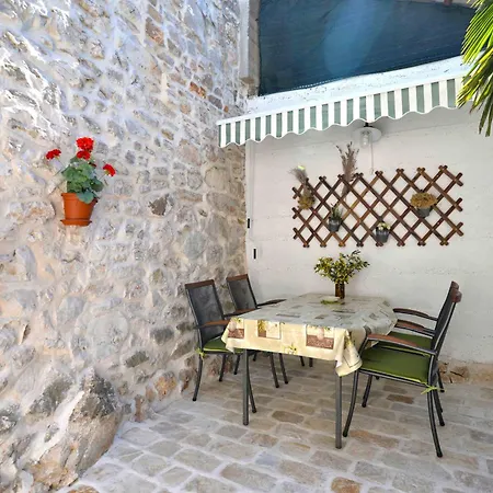 Family Friendly House With A Parking Space - 15147 *