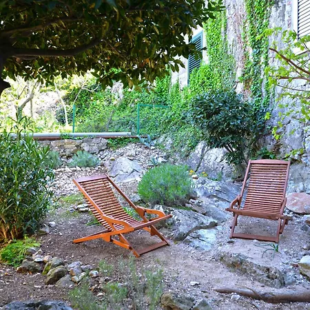 Semesterbostad Family Friendly House With A Parking Space - 15147 Murter