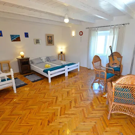 Family Friendly House With A Parking Space - 15147 Semesterbostad *