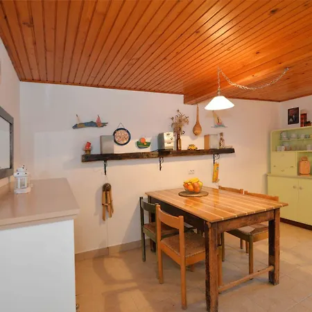 Family Friendly House With A Parking Space - 15147 *