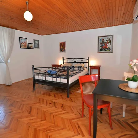 Family Friendly House With A Parking Space - 15147