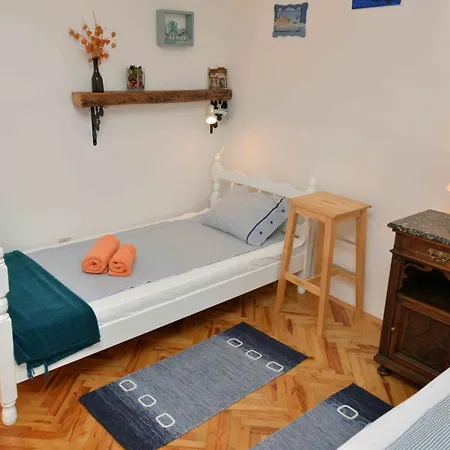 Vikendica Family Friendly House With A Parking Space - 15147 Murter