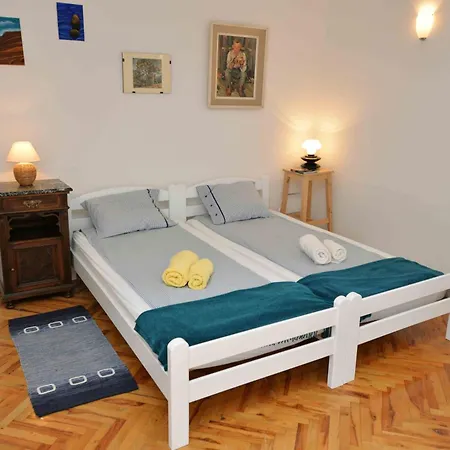 Family Friendly House With A Parking Space - 15147 Vikendica Murter