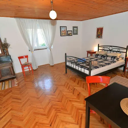 Family Friendly House With A Parking Space - 15147 Murter