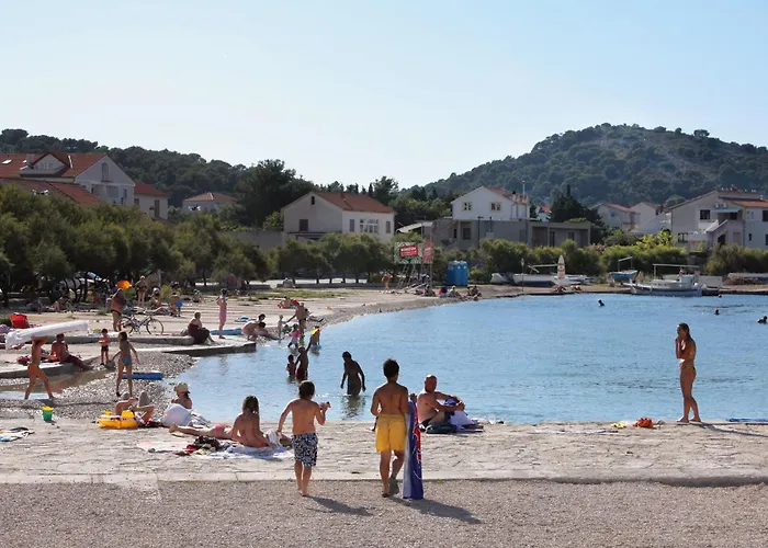 Semesterbostad Family Friendly House With A Parking Space - 15147 *