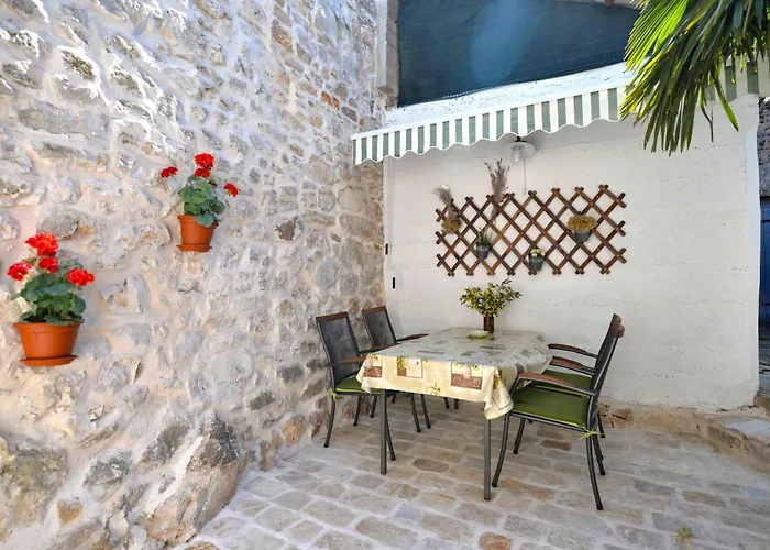 Family Friendly House With A Parking Space - 15147 *