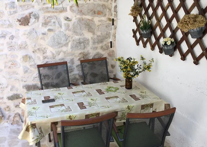 Family Friendly House With A Parking Space - 15147 *