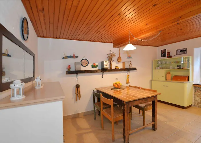 Family Friendly House With A Parking Space - 15147 *