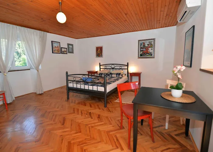 Family Friendly House With A Parking Space - 15147