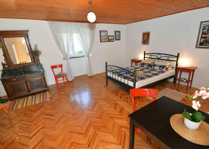 Family Friendly House With A Parking Space - 15147 Murter