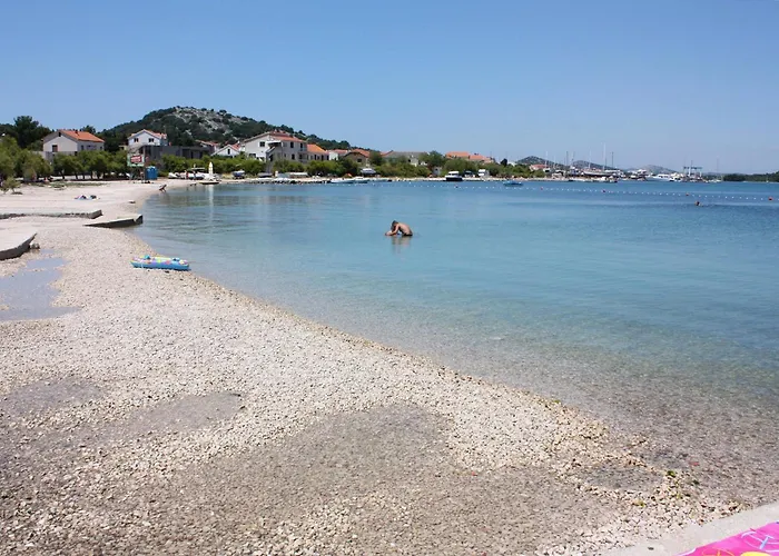 Family Friendly House With A Parking Space - 15147 * Murter