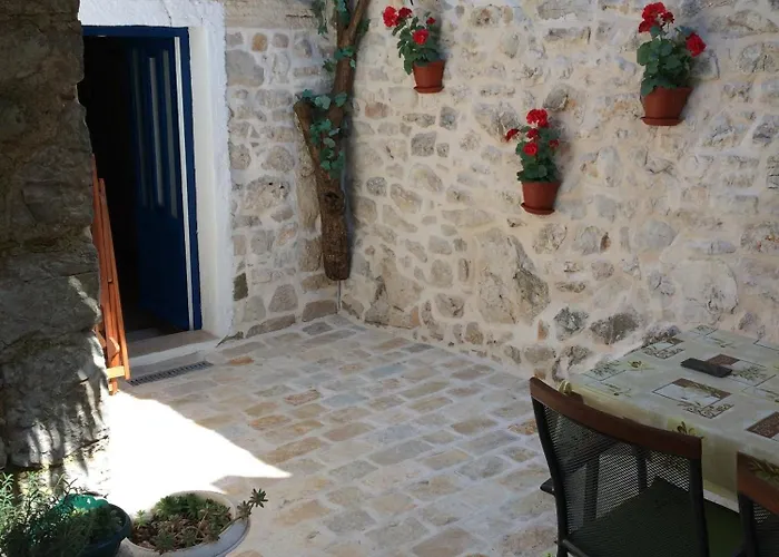 Family Friendly House With A Parking Space - 15147 Casa vacanze Murter