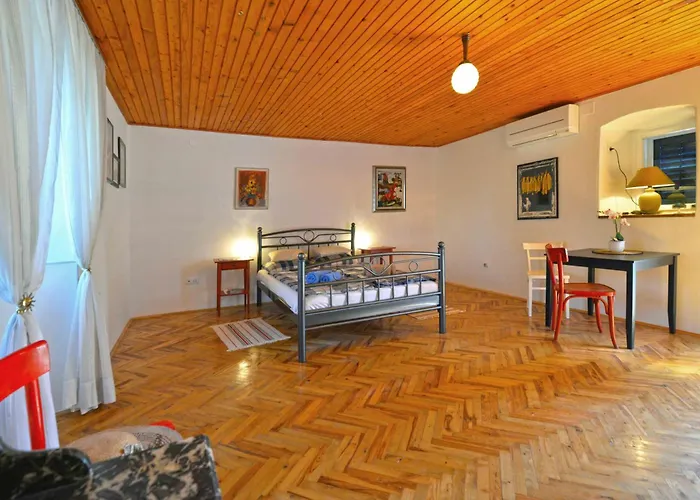 Casa vacanze Family Friendly House With A Parking Space - 15147 *