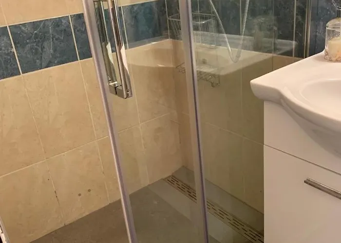 Family Friendly House With A Parking Space - 15147